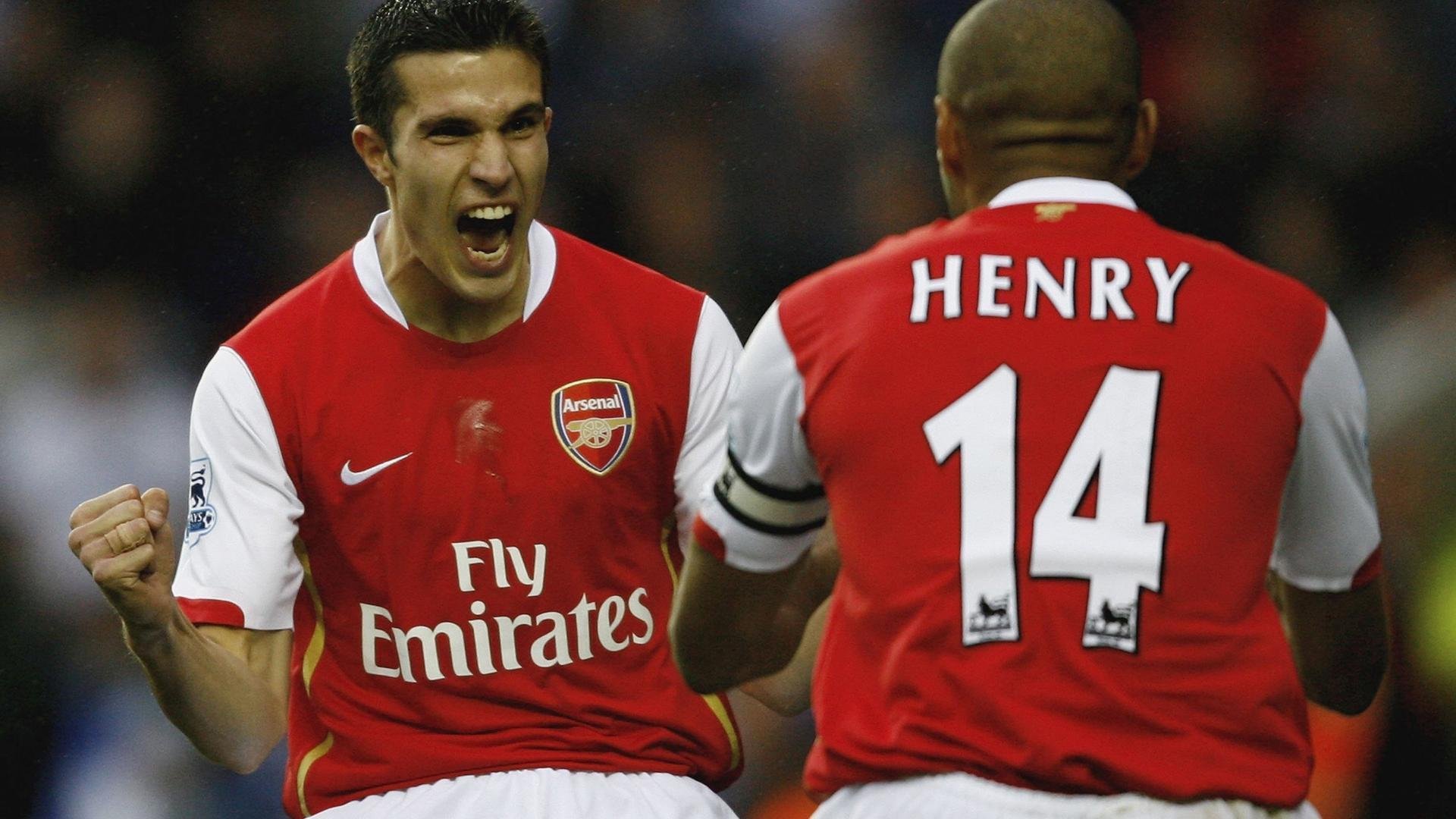 隆戈的橄榄球技巧与强大身体素质，让他成为无可替代的边锋，隆巴尔迪橄榄球教练